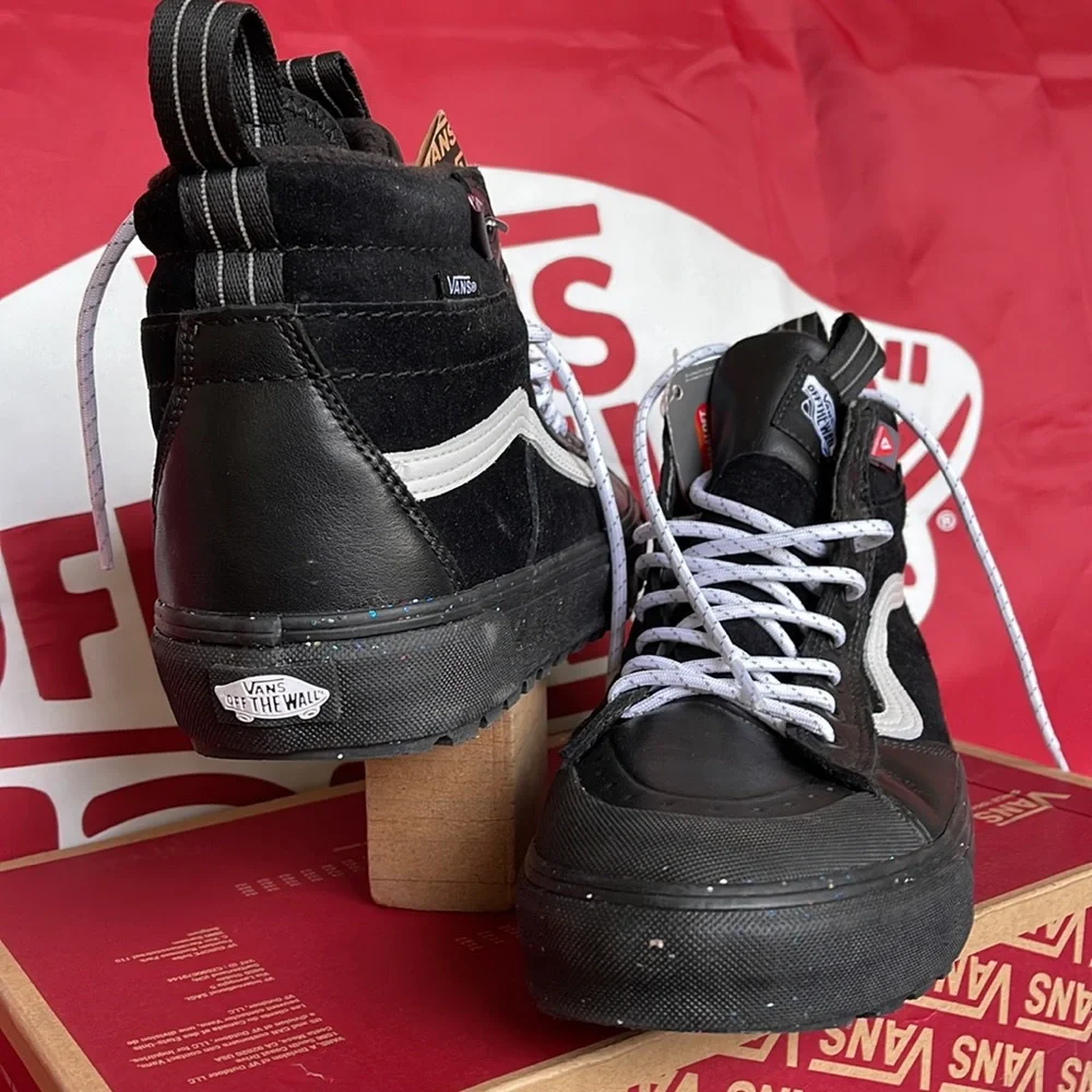 Vans WMNS Sk8-HI Mte-2
Glitter Black Glitter
VNOA5HZZUNM
Boots - sneakers - Picture 2 of 16